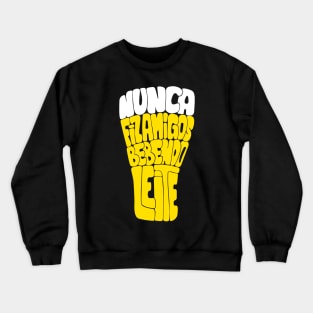 nunca fiz amigos bebendo leite Crewneck Sweatshirt